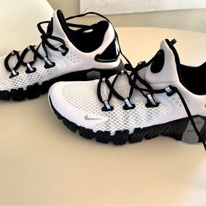 Women’s Nike Metcon 4 Size 8